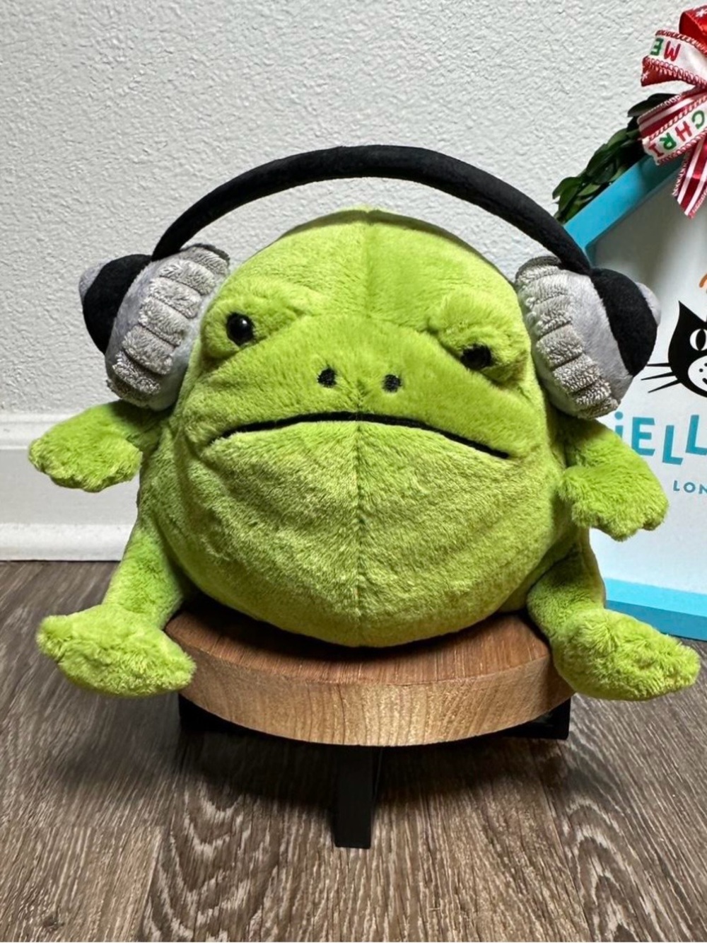 Jellycat - Ricky Rain Frog Headphones / BNWT
Retired & VHTF
